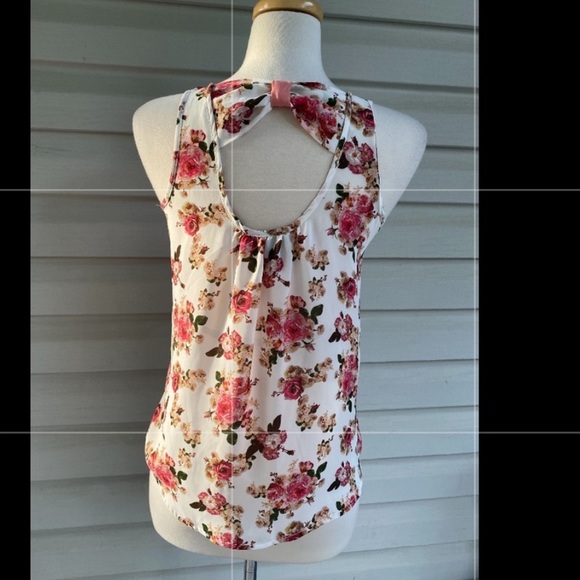 NWT WET SEAL floral top with bow on the back - Picture 2 of 5